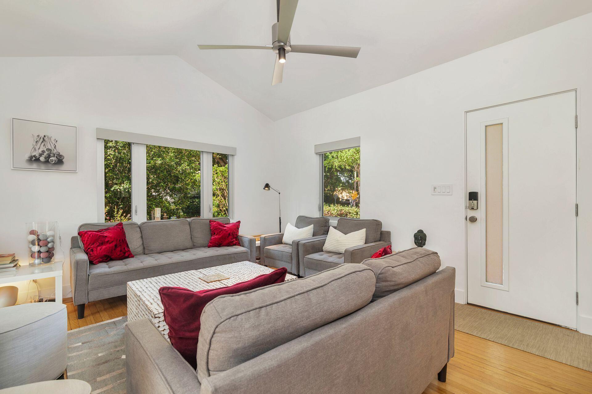 711 Ardmore Road West Palm Beach, FL 33401 - Photo 2 of 36 Living Room