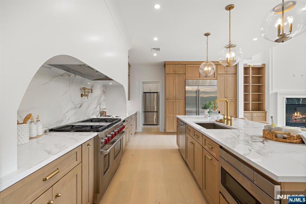 36 Hampshire Hill Road Upper Saddle River, NJ 07458 - Photo 4 of 26