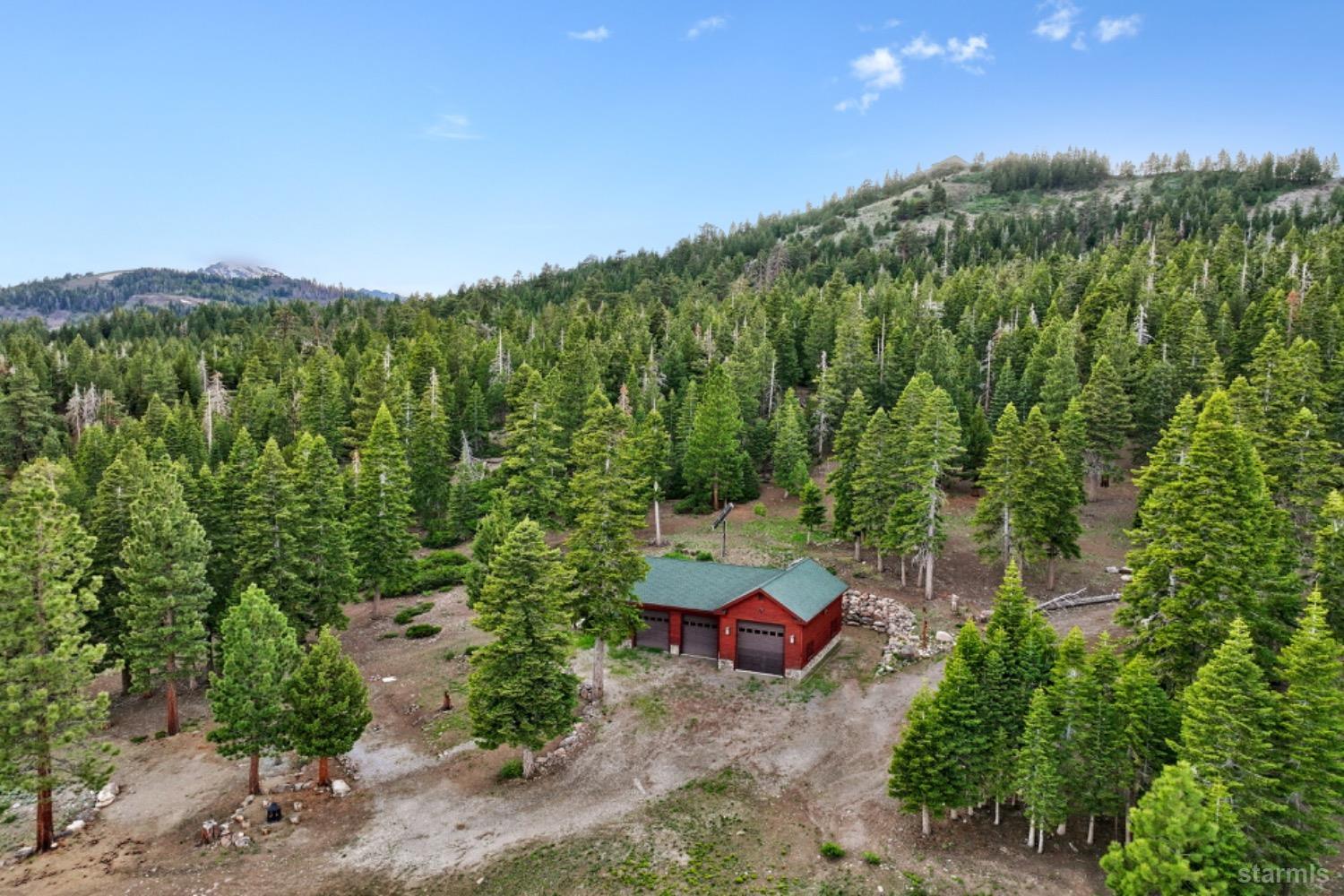 7000 Indian Creek Road Markleeville, CA 96120 - Photo 12 of 39 a view of a chairs and table in a backyard