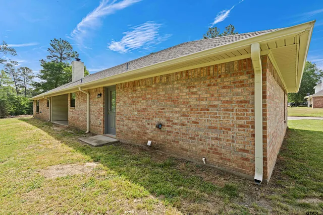a view of a backyard with plants