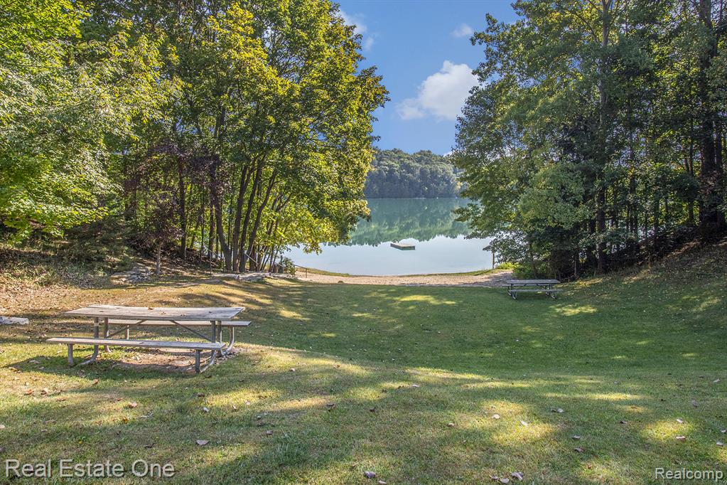 1410 Grebe Road Highland, MI 48357 - Photo 44 of 50