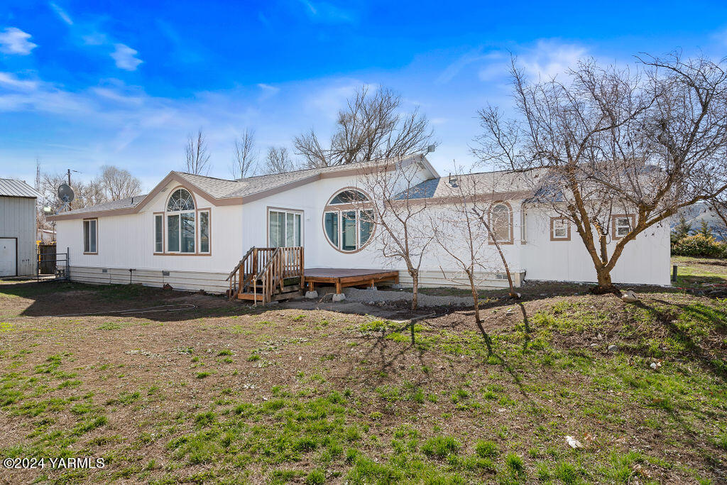 4111 Bell Road Yakima, WA 98901 - Photo 25 of 33 a house view with a outdoor space