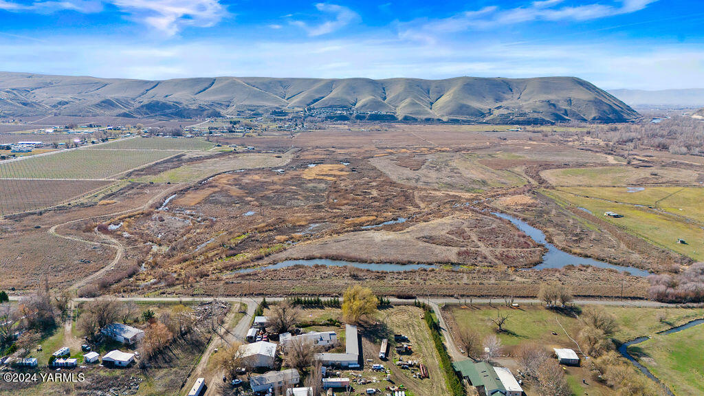 4111 Bell Road Yakima, WA 98901 - Photo 33 of 33 a view of ocean and mountain