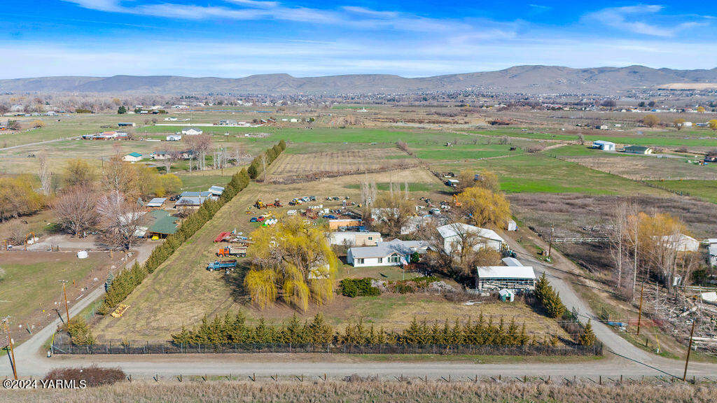 4111 Bell Road Yakima, WA 98901 - Photo 5 of 33 a view of a city