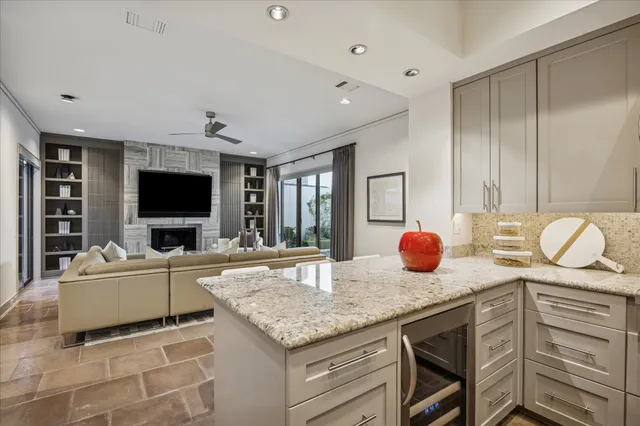 $1,895,000 | 3124 Mid Lane, Houston, TX 77027