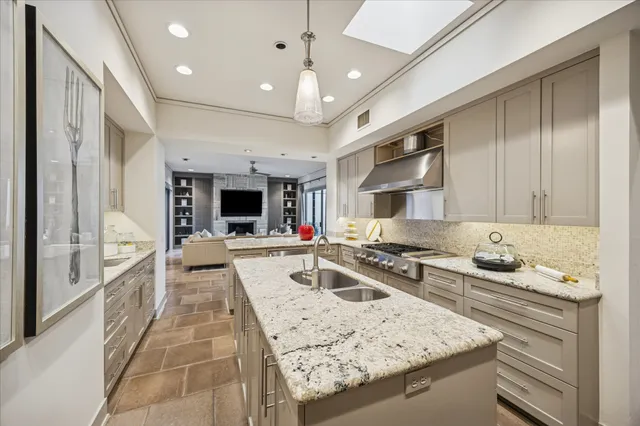 $1,895,000 | 3124 Mid Lane, Houston, TX 77027