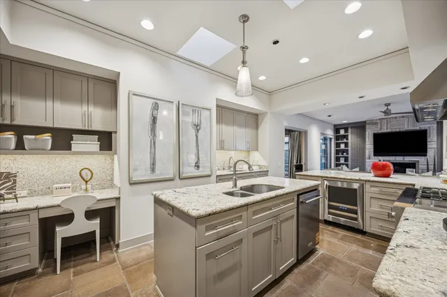 $1,895,000 | 3124 Mid Lane, Houston, TX 77027