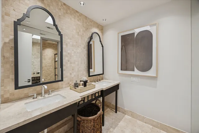 $1,895,000 | 3124 Mid Lane, Houston, TX 77027