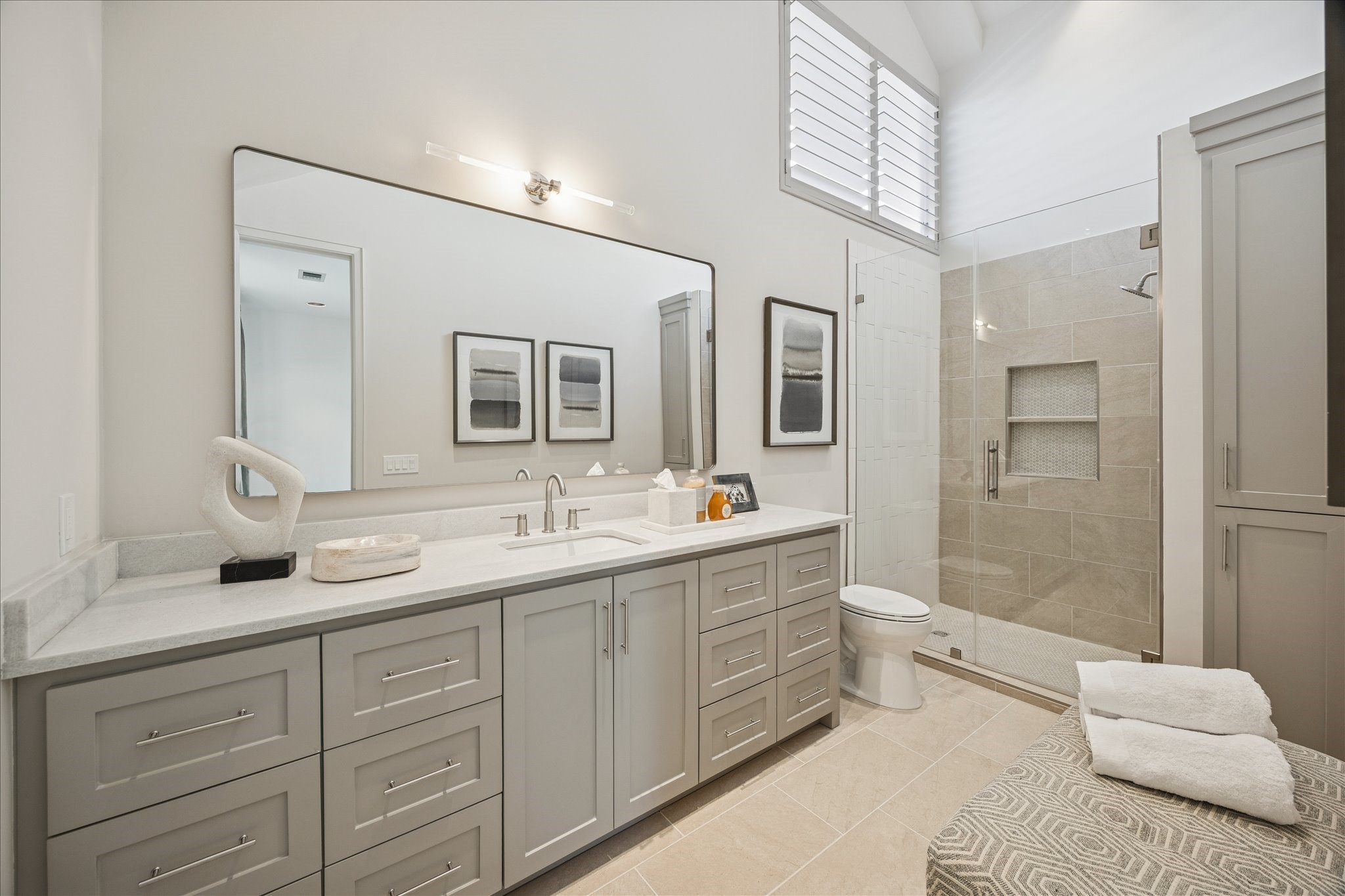 3124 Mid Lane Houston, TX 77027 - Photo 33 of 41 a spacious bathroom with a granite countertop sink mirror and bathtub