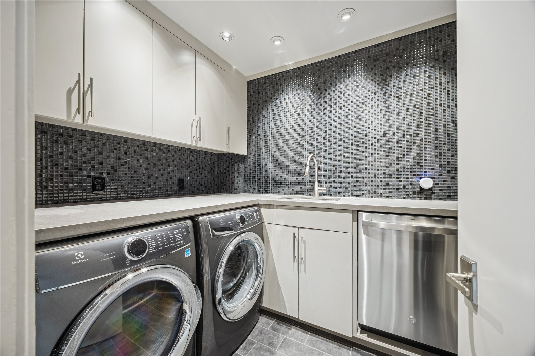 3124 Mid Lane Houston, TX 77027 - Photo 35 of 41 a view of washer and dryer