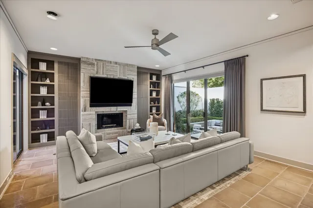 $1,895,000 | 3124 Mid Lane, Houston, TX 77027