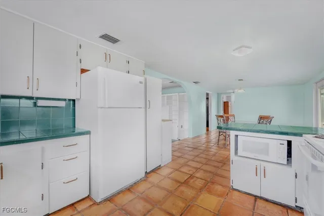 $259,900 | 1083 Sunset Strip Moore Haven, Okeechobee, FL 34974