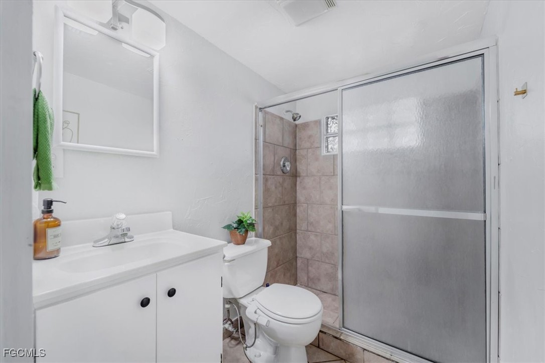 1083 Sunset Strip Moore Haven Okeechobee, FL 34974 - Photo 26 of 48 a bathroom with a sink toilet and shower