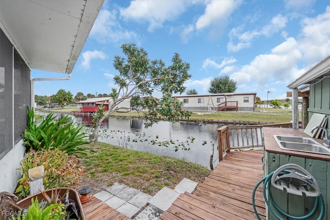 1083 Sunset Strip Moore Haven Okeechobee, FL 34974 - Photo 33 of 48 a view of outdoor space and deck