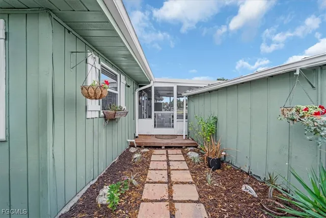 $259,900 | 1083 Sunset Strip Moore Haven, Okeechobee, FL 34974