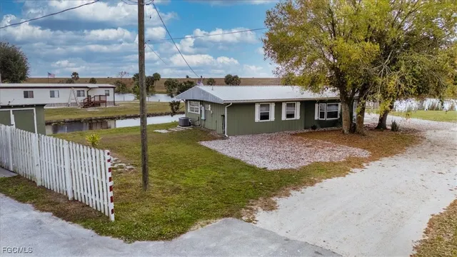 $259,900 | 1083 Sunset Strip Moore Haven, Okeechobee, FL 34974