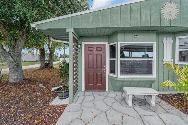 $259,900 | 1083 Sunset Strip Moore Haven, Okeechobee, FL 34974