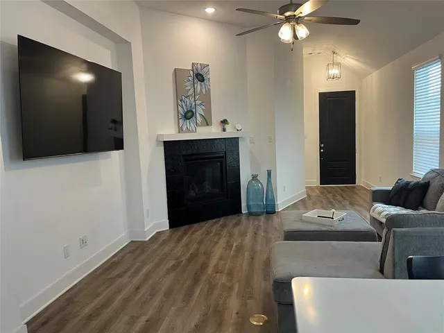 $359,400 | 1812 Horseshoe Lane, Van Alstyne, TX 75495