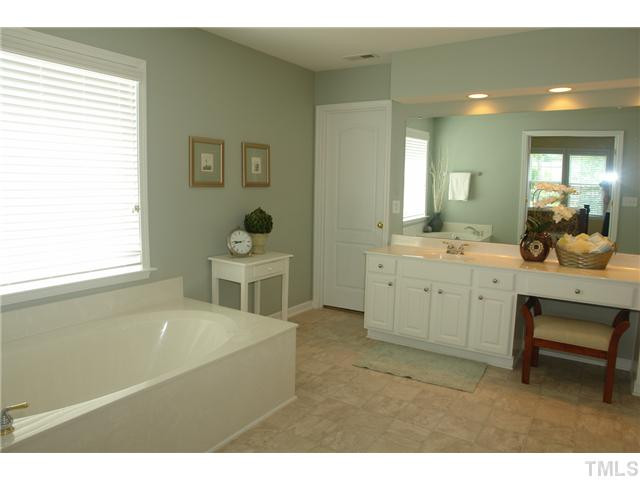 7716 Silver View Lane Raleigh, NC 27613 - Photo 15 of 25 Photo 15
