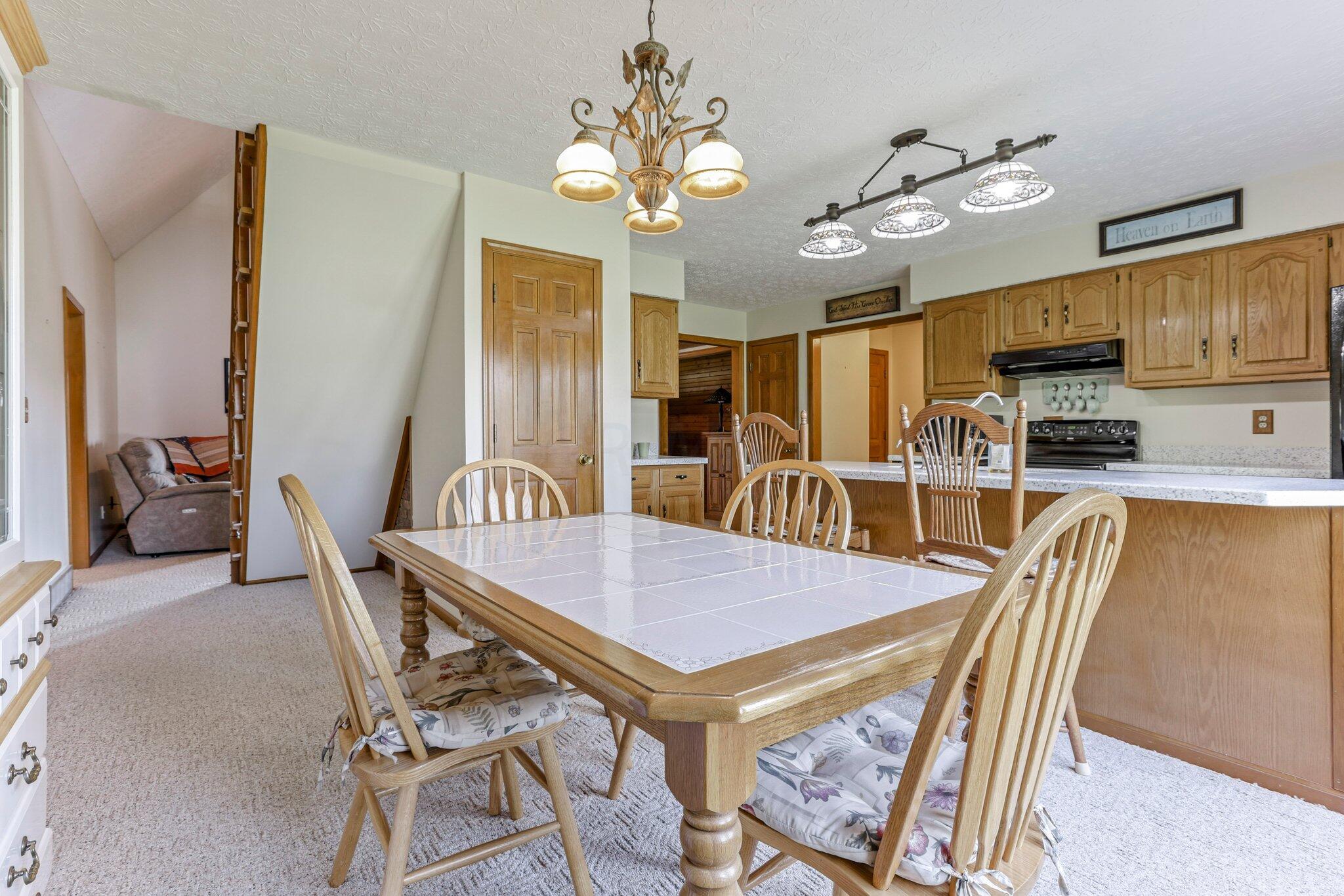 7430 Richardson Road Groveport, OH 43125 - Photo 6 of 40 View of Eat-In Space and Kitchen