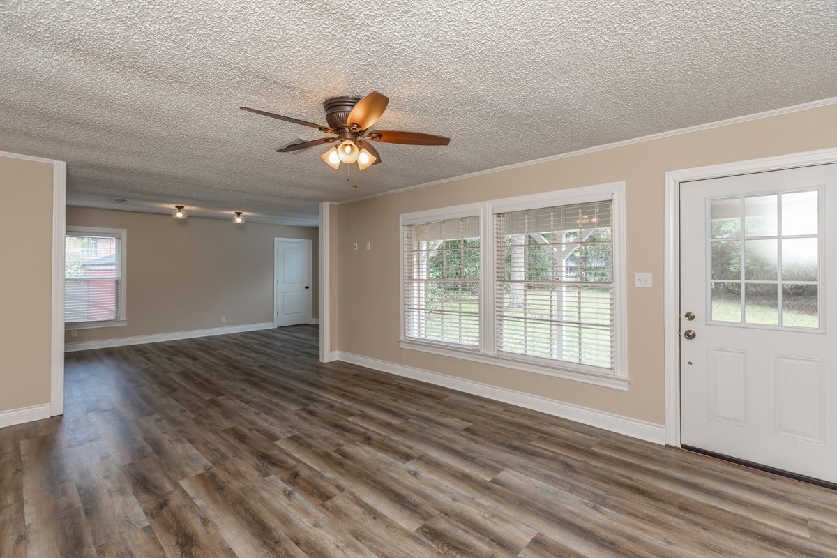 4205 North Tram Road Vidor, TX 77662 - Photo 5 of 32