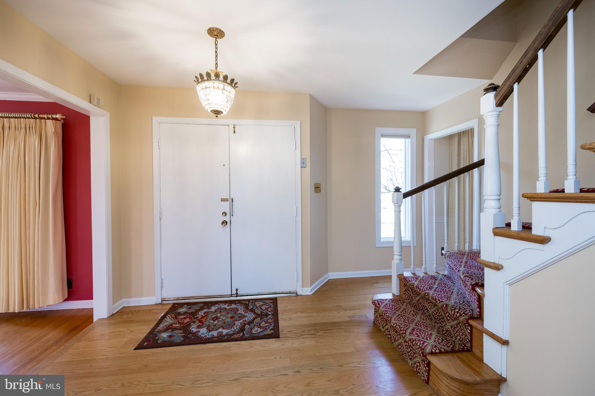 219 Jeffrey Lane Newtown Square, PA 19073 - Photo 3 of 37