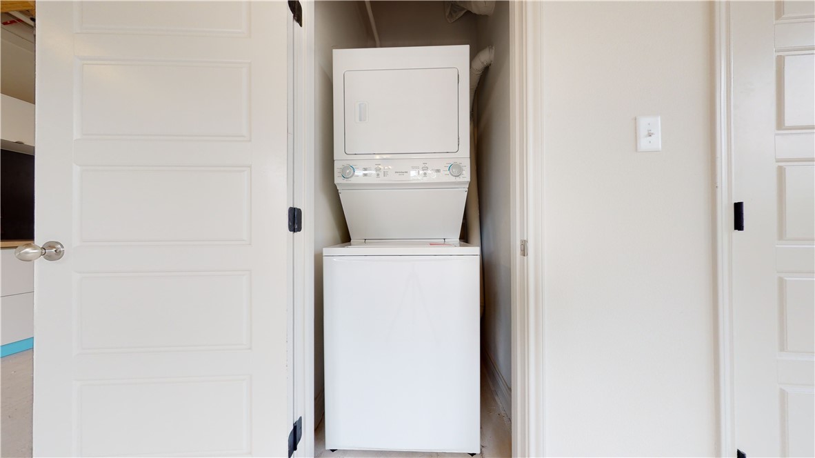 305 West 27th Street, Unit 228 Bryan, TX 77803 - Photo 14 of 17 a utility room with dryer and washer