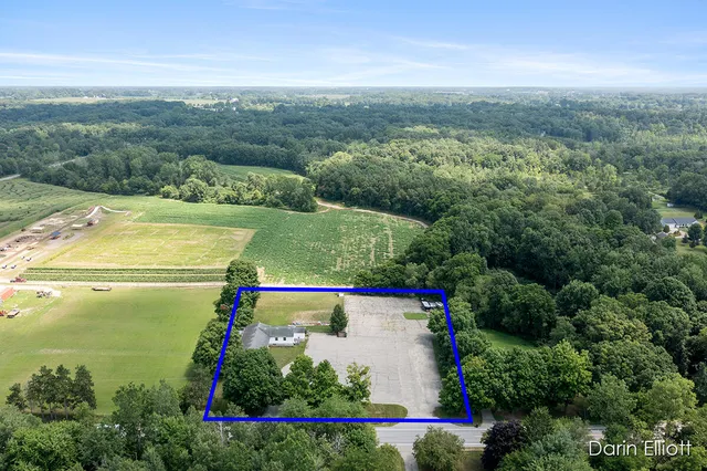 $379,900 | 8546 Whitneyville Avenue Southeast, Alto, MI 49302