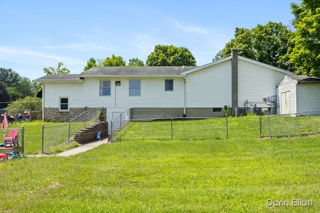 $379,900 | 8546 Whitneyville Avenue Southeast, Alto, MI 49302