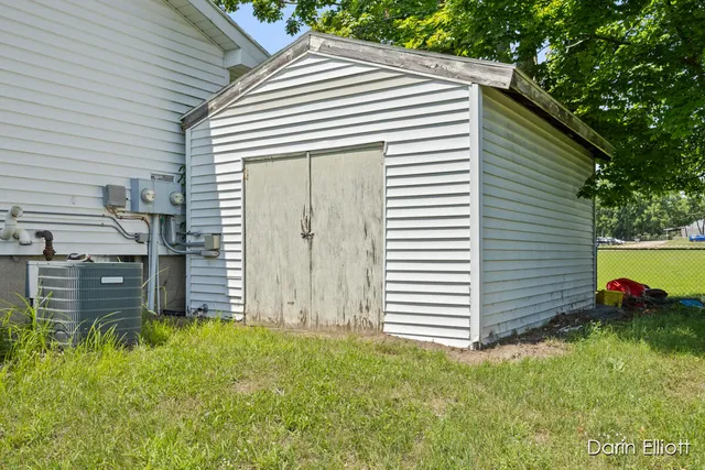 $379,900 | 8546 Whitneyville Avenue Southeast, Alto, MI 49302