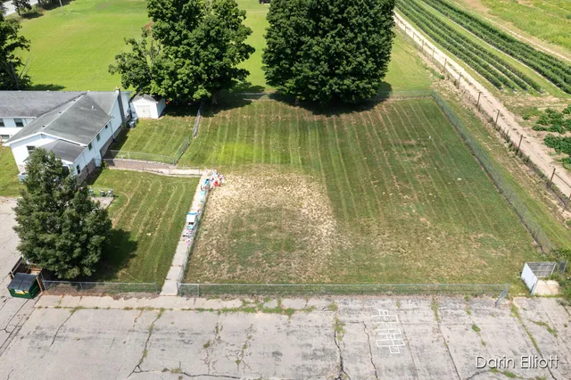 $379,900 | 8546 Whitneyville Avenue Southeast, Alto, MI 49302