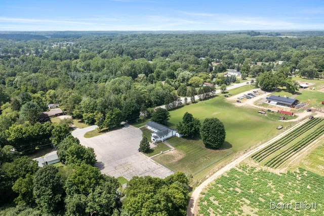 $379,900 | 8546 Whitneyville Avenue Southeast, Alto, MI 49302