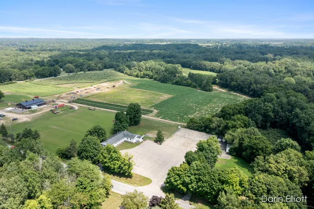 $379,900 | 8546 Whitneyville Avenue Southeast, Alto, MI 49302