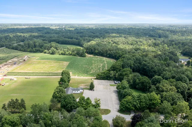 $379,900 | 8546 Whitneyville Avenue Southeast, Alto, MI 49302