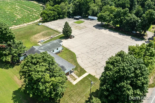 $379,900 | 8546 Whitneyville Avenue Southeast, Alto, MI 49302