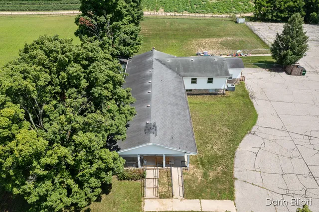 $379,900 | 8546 Whitneyville Avenue Southeast, Alto, MI 49302