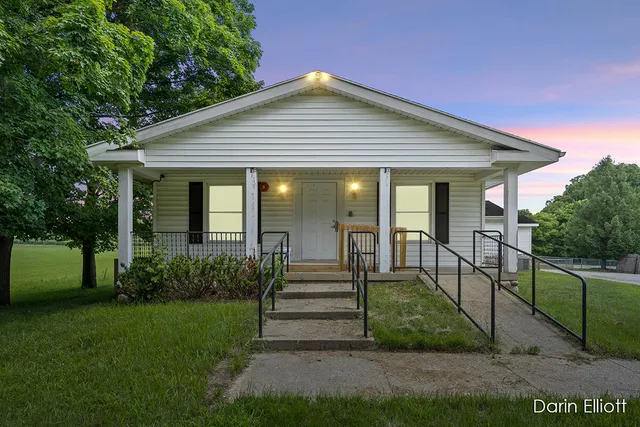 $379,900 | 8546 Whitneyville Avenue Southeast, Alto, MI 49302