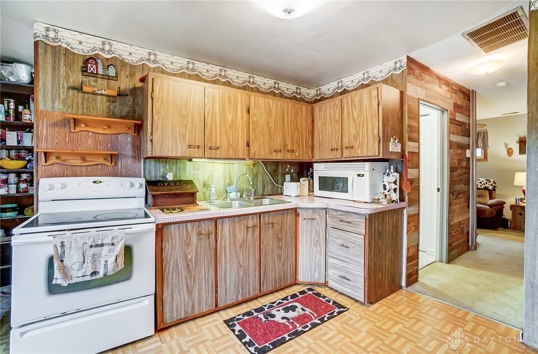 6883 Singer Road Dayton, OH 45424 - Photo 13 of 41 Gallery Image 13