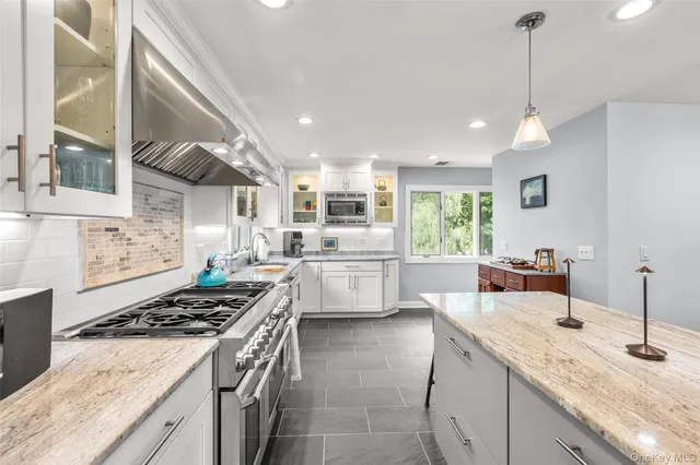 $1,935,000 | 126 Fairview Avenue, Montauk, NY 11954