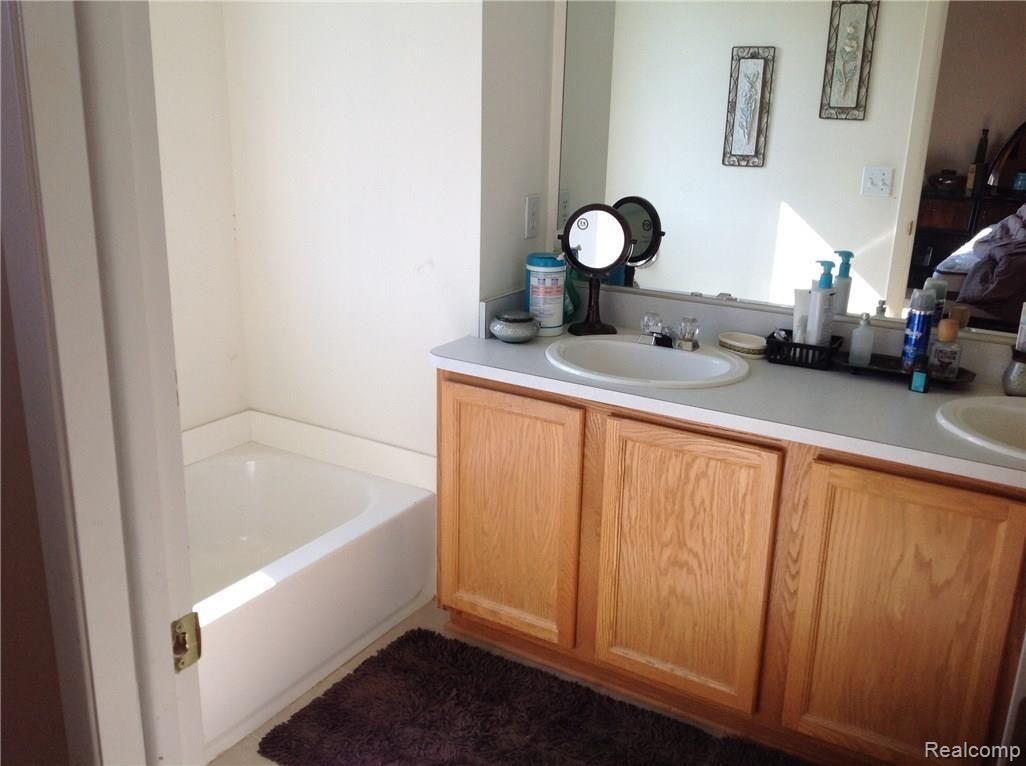 31346 Cedar Ridge Lane Madison Heights, MI 48071 - Photo 17 of 19 IMG_3735.JPG