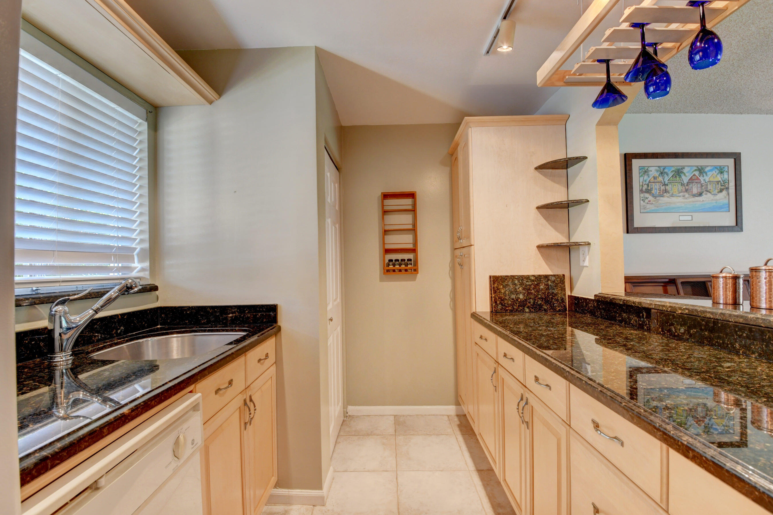 854 Southwest 9th St Circle, Unit 103 Boca Raton, FL 33486 - Photo 2 of 22 Kitchen
