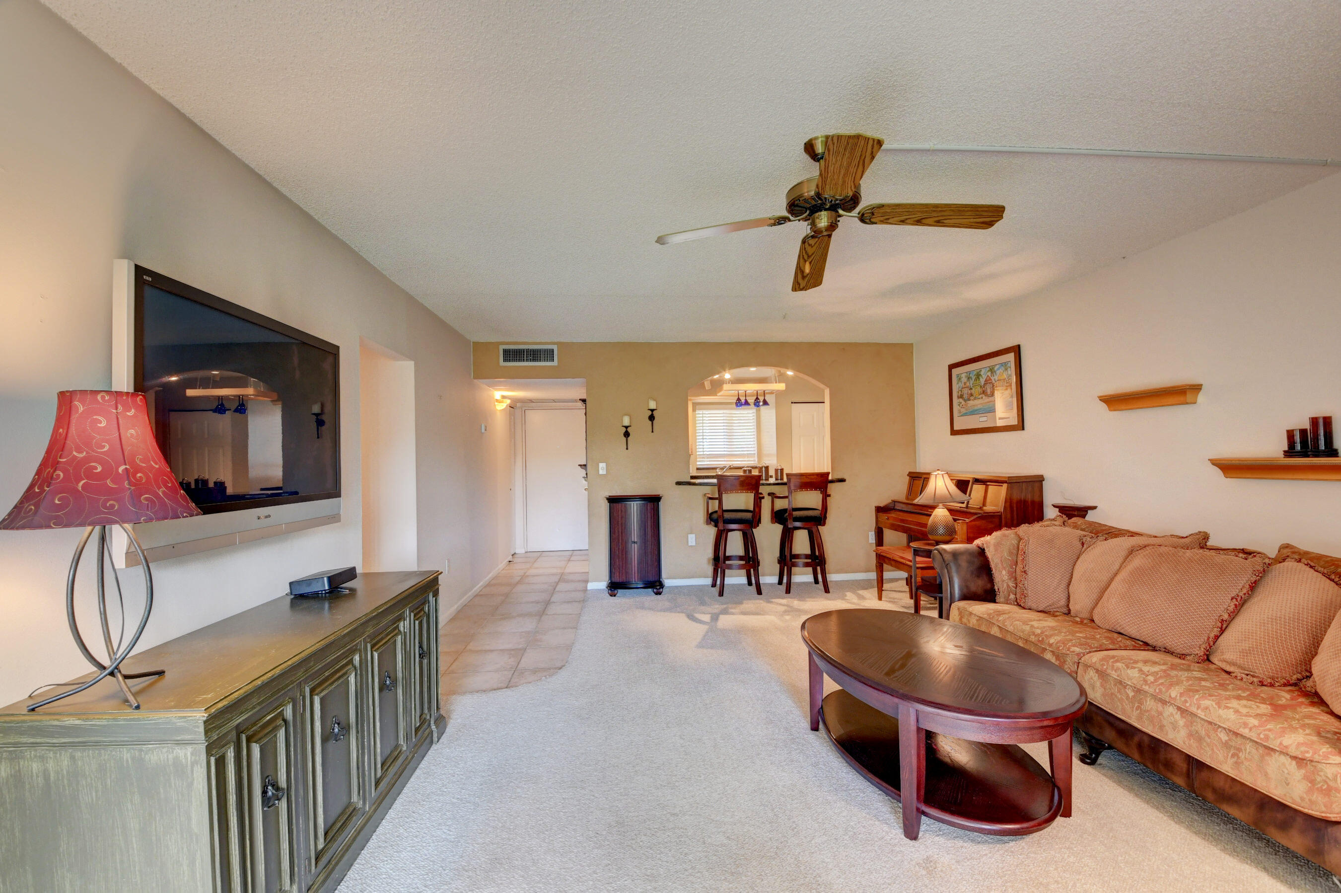 854 Southwest 9th St Circle, Unit 103 Boca Raton, FL 33486 - Photo 6 of 22 Living Room
