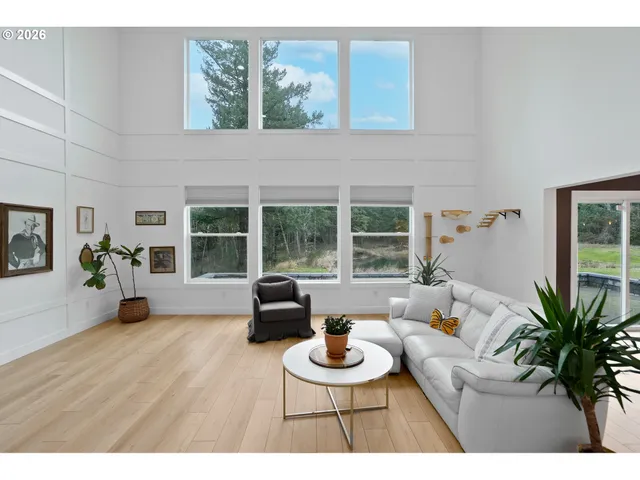 $1,050,000 | 19724 Desantis Lane Southeast, Silverton, OR 97381