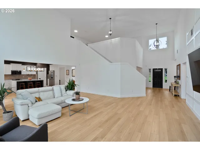 $1,050,000 | 19724 Desantis Lane Southeast, Silverton, OR 97381