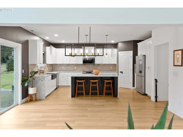 $1,050,000 | 19724 Desantis Lane Southeast, Silverton, OR 97381