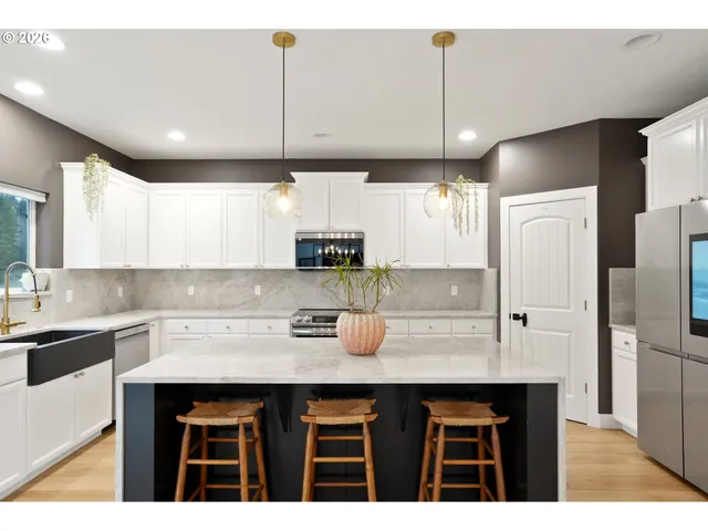 $1,050,000 | 19724 Desantis Lane Southeast, Silverton, OR 97381