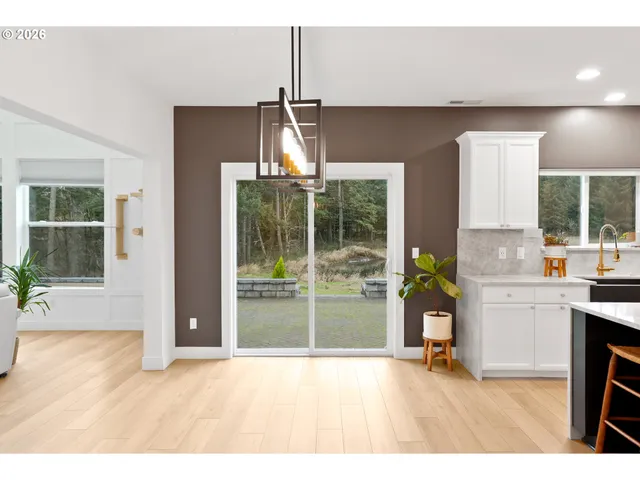 $1,050,000 | 19724 Desantis Lane Southeast, Silverton, OR 97381