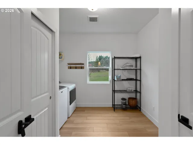 $1,050,000 | 19724 Desantis Lane Southeast, Silverton, OR 97381