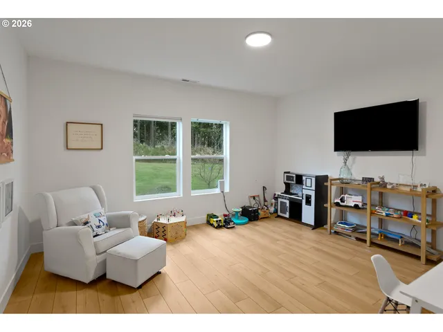 $1,050,000 | 19724 Desantis Lane Southeast, Silverton, OR 97381