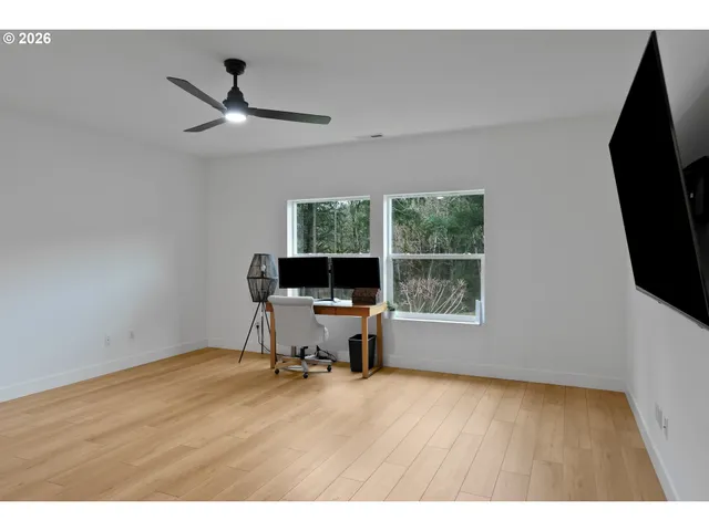 $1,050,000 | 19724 Desantis Lane Southeast, Silverton, OR 97381